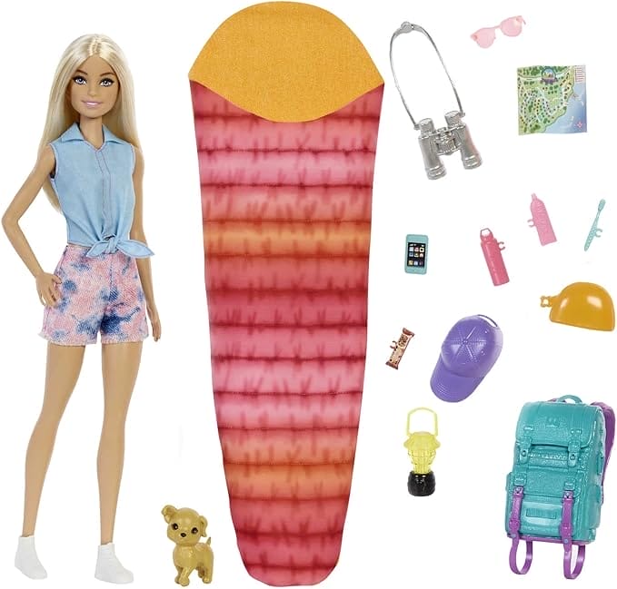 Barbie It Takes Two 'Malibu' Kampeerpop (29 cm, blond) met puppyvriendje, rugzak, slaapzak en 10 kampeeraccessoires, leuk cadeau voor kinderen van 3 tot 7 jaar oud, HDF73