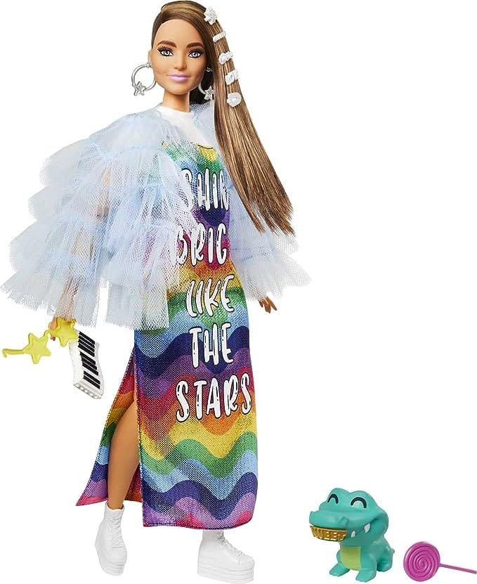 Barbie GYJ78 Extra pop, regenboogjurk, blauwe ruches jas, huisdierkrokodil, lang brunette haar, meerlaagse outfit, accessoires, flexibele gewrichten, speelgoedcadeau voor kinderen vanaf 3 jaar